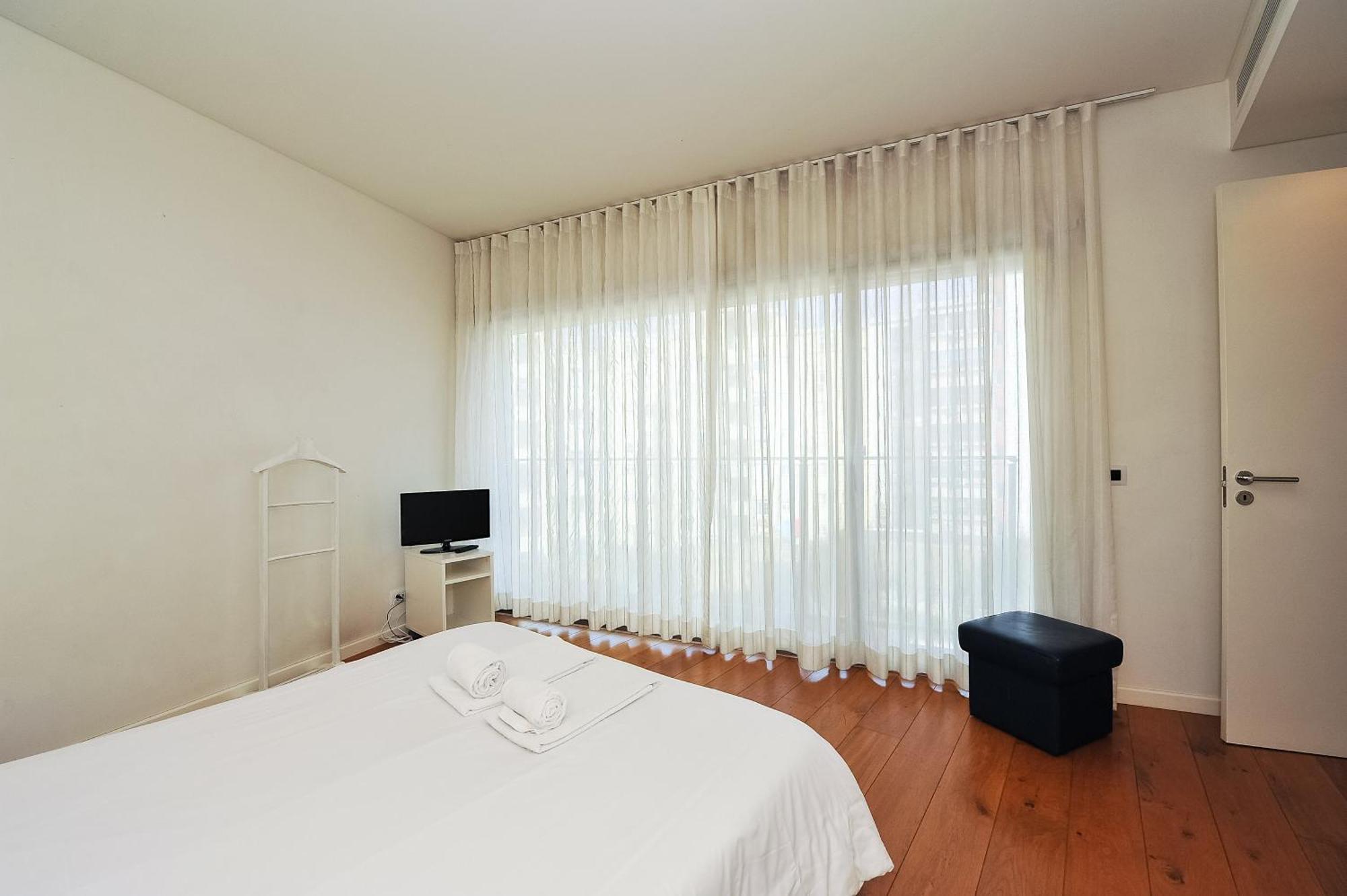 Sunny & Bright Amoreiras - Checkinhome Apartment Lisbon